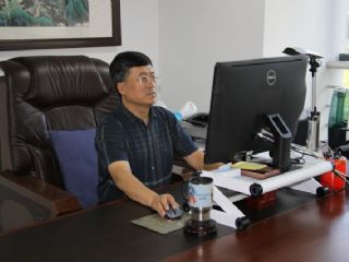 法國(guó)嘉賓慕名來(lái)訪，康斯特以誠(chéng)相待